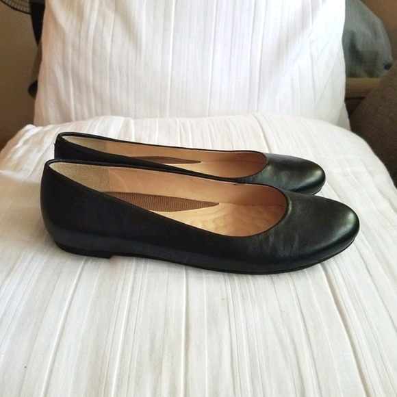 Simple Black Flats - Picture 2 of 4